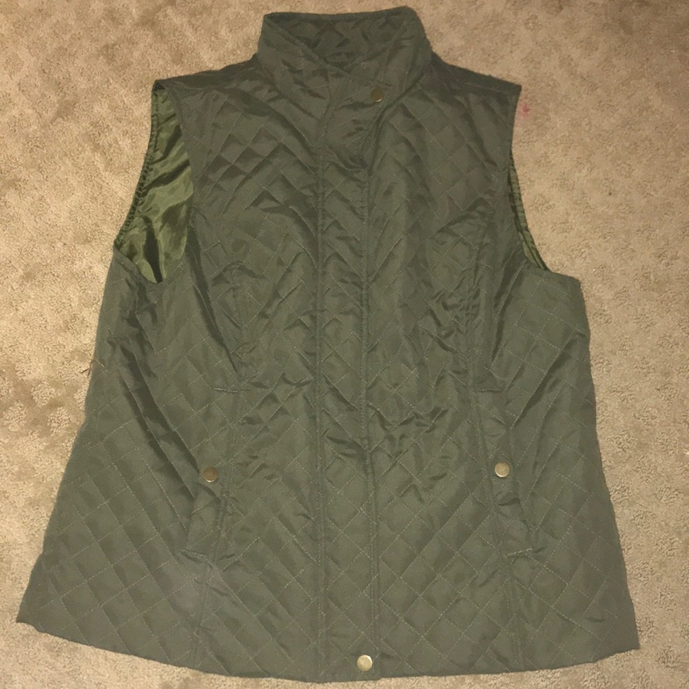 3/$15 Bass Olive Green Vest XL